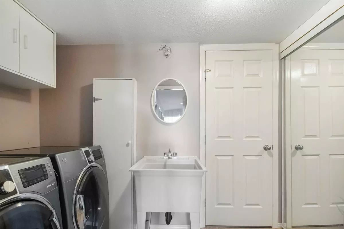 Mudroom Photo of 33577 12 Avenue, Mission, BC