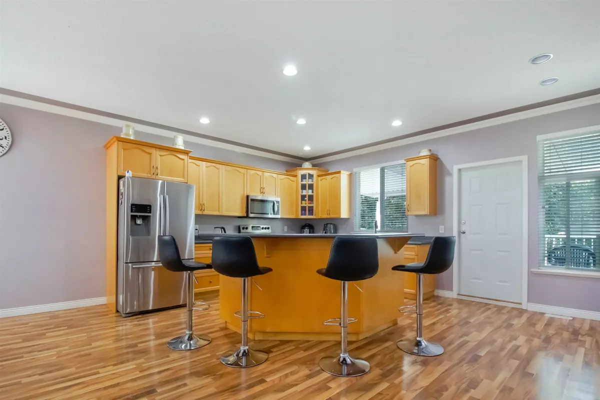 Walk-In Closet Photo of 33577 12 Avenue, Mission, BC