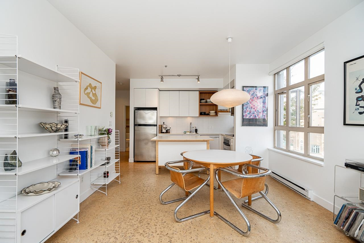 Breakfast Nook Photo of 303 2828 Main Street, Vancouver, BC