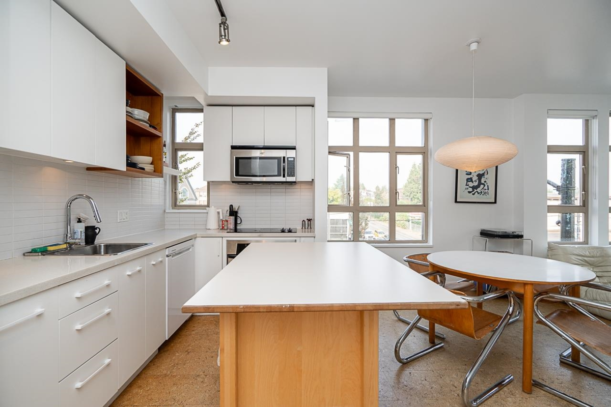 Dining Area Photo of 303 2828 Main Street, Vancouver, BC