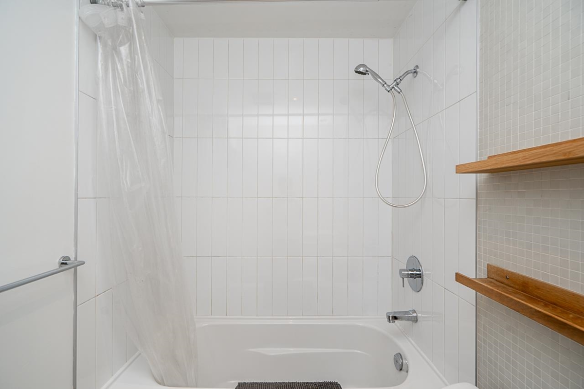 Hallway Photo of 303 2828 Main Street, Vancouver, BC