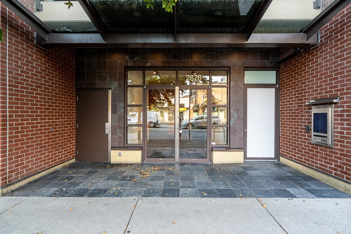 Living Room Photo of 303 2828 Main Street, Vancouver, BC