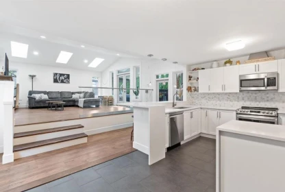 24055 Fern Crescent, Maple Ridge, BC