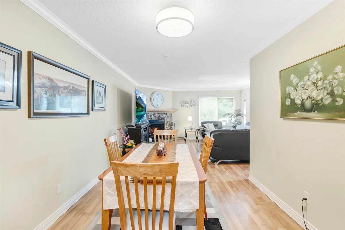 Breakfast Nook Photo of 14783 101 Avenue, Surrey, BC