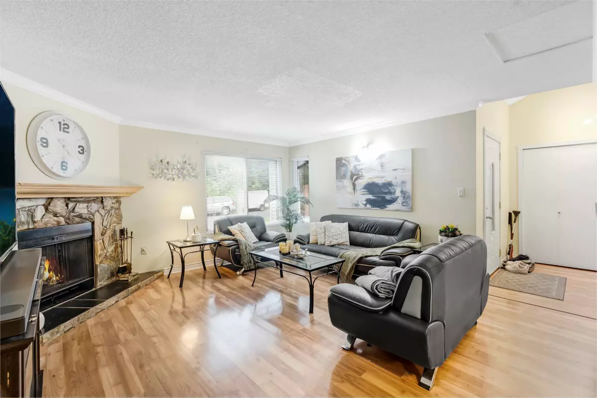 Family Room Photo of 14783 101 Avenue, Surrey, BC