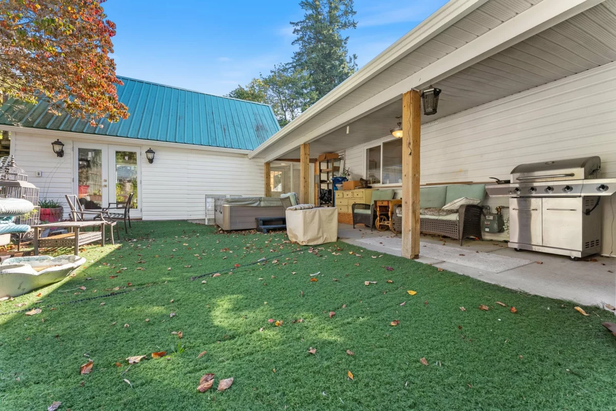 Hallway Photo of 46751 Chilliwack Lake Road, Chilliwack, BC