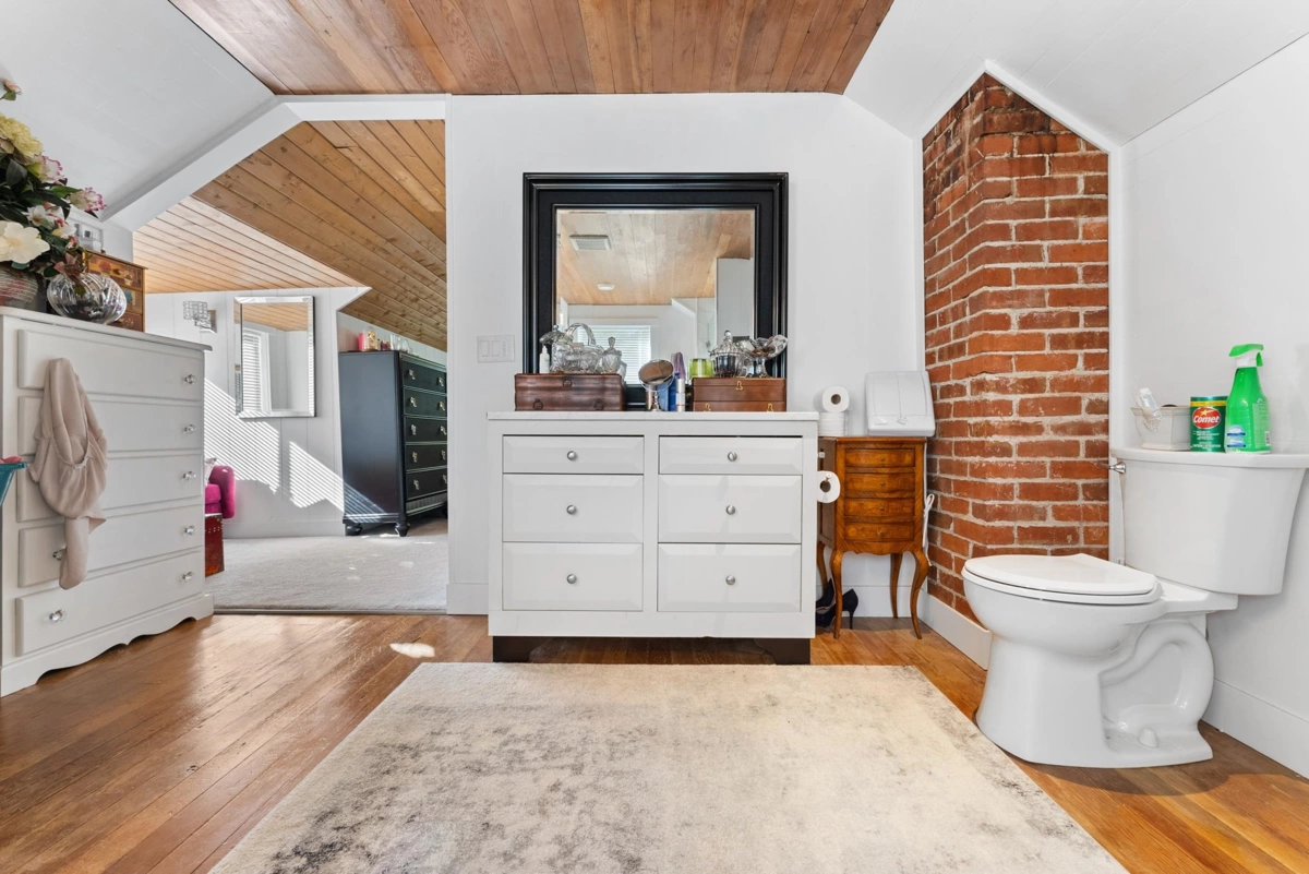 Loft / Bonus Room Photo of 46751 Chilliwack Lake Road, Chilliwack, BC