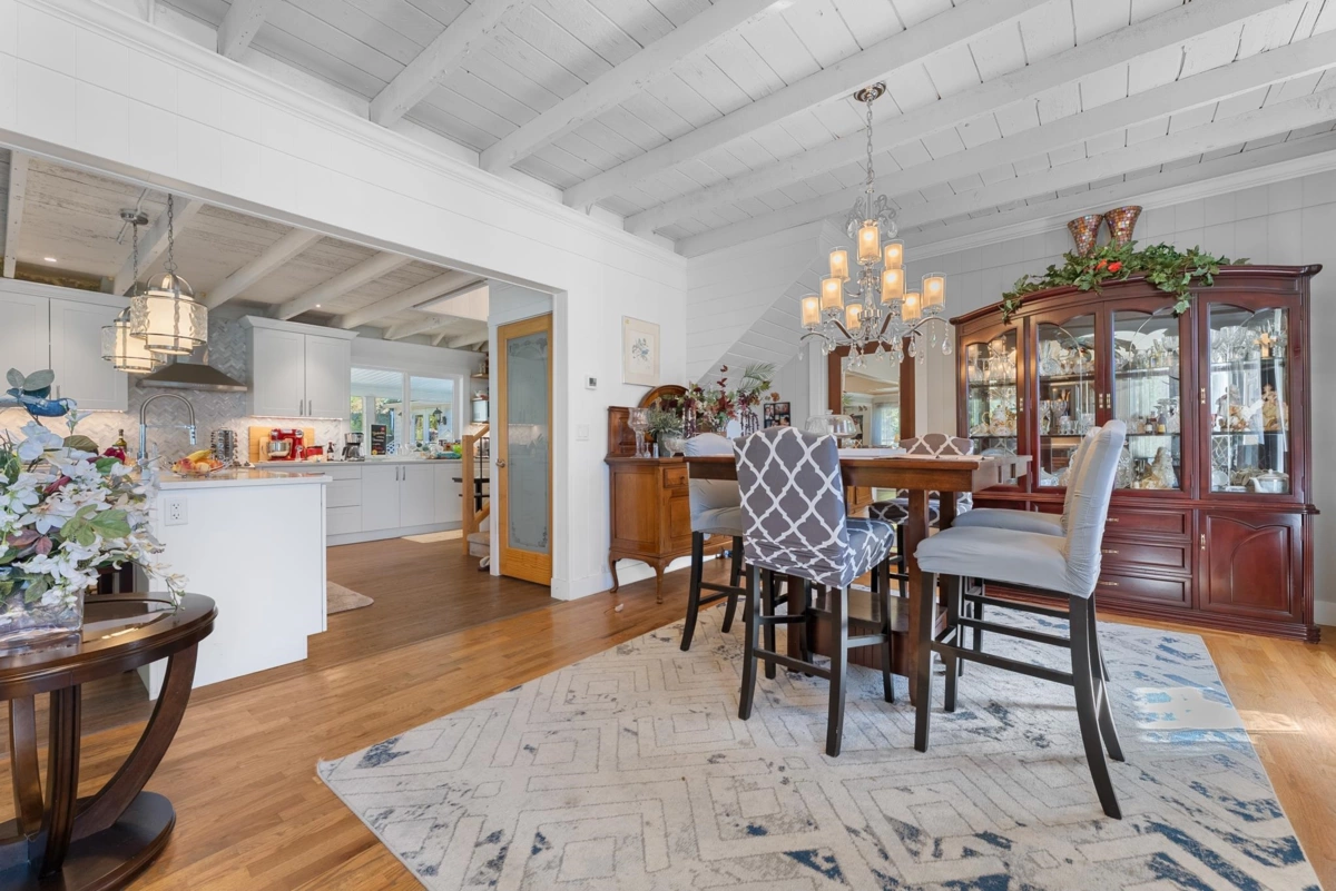 Primary Bathroom Photo of 46751 Chilliwack Lake Road, Chilliwack, BC