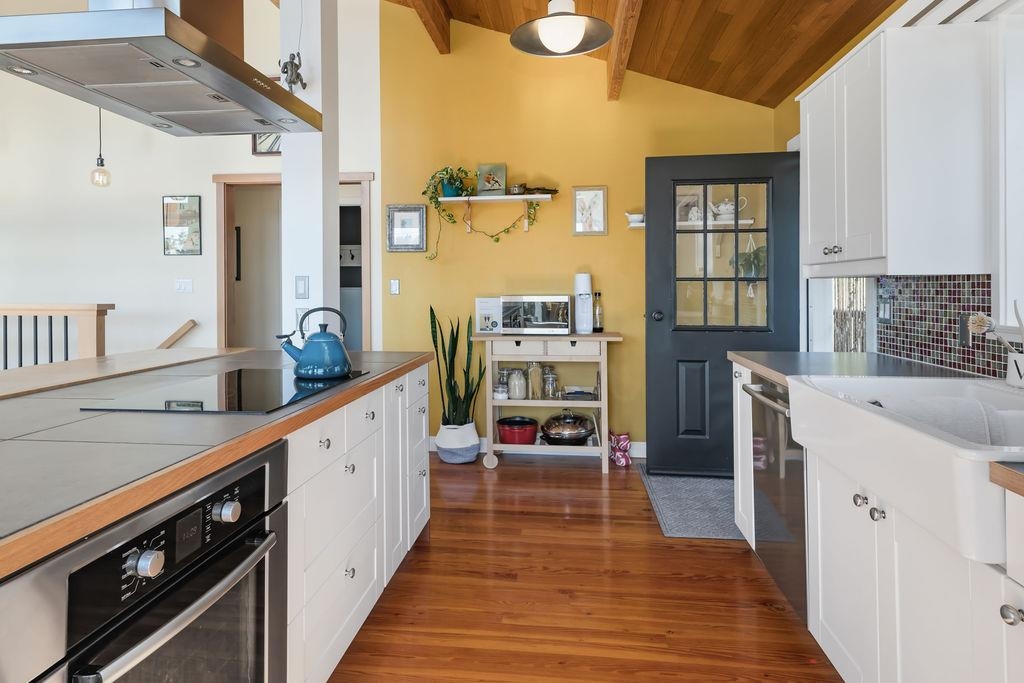 Family Room Photo of 477 S Fletcher Road, Gibsons, BC