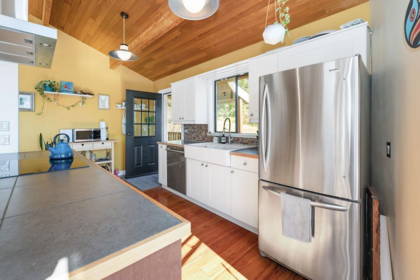 477 S Fletcher Road, Gibsons, BC, Gibsons — Single Family Residence for sale