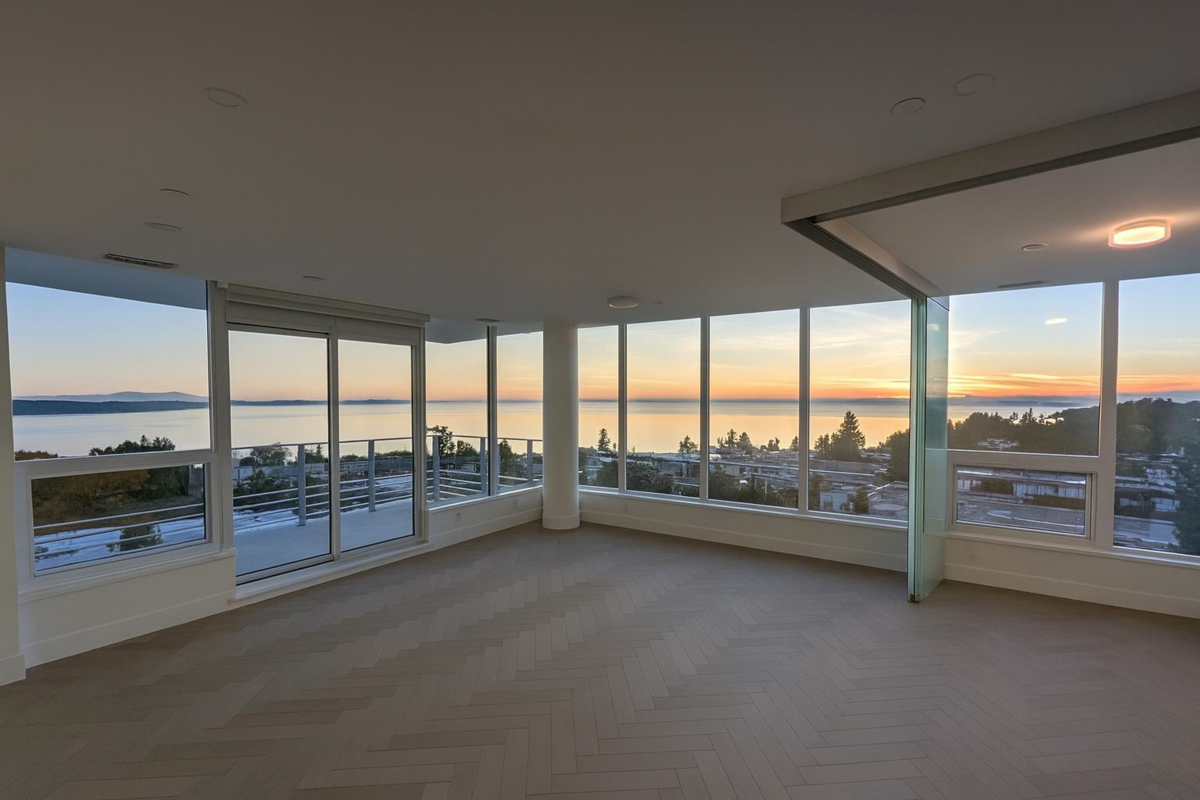Basement Recreation Room Photo of 705 1342 Johnston Road, White Rock, BC