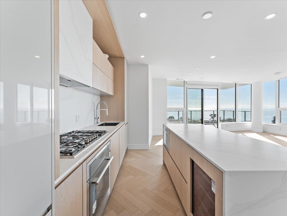 Breakfast Nook Photo of 705 1342 Johnston Road, White Rock, BC