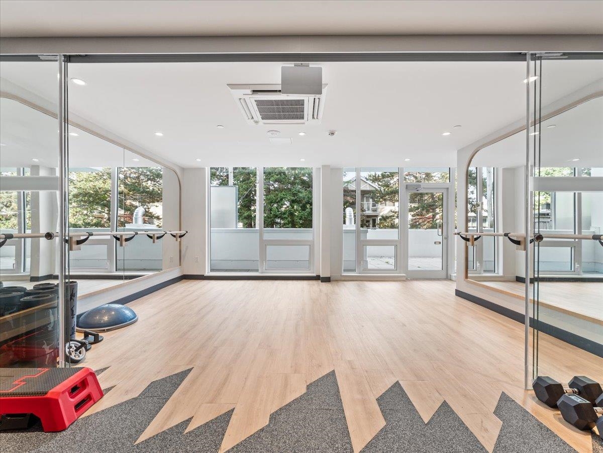 Entry Foyer Photo of 705 1342 Johnston Road, White Rock, BC
