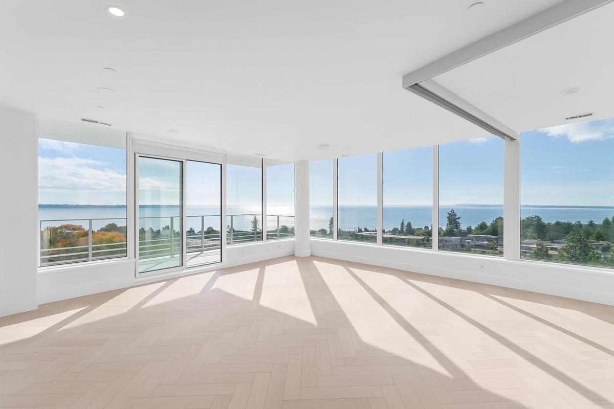 Family Room Photo of 705 1342 Johnston Road, White Rock, BC