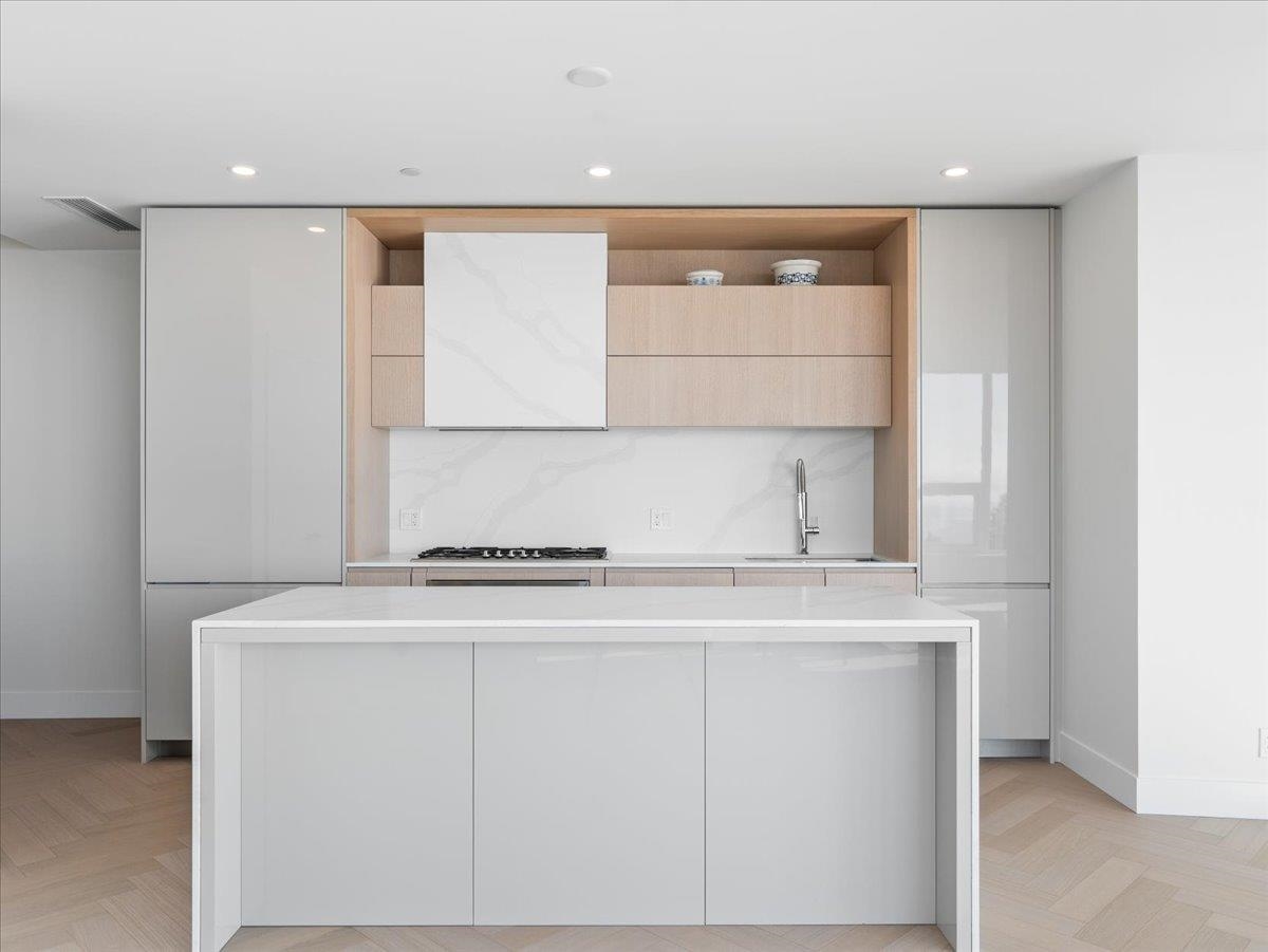 Kitchen Island Photo of 705 1342 Johnston Road, White Rock, BC