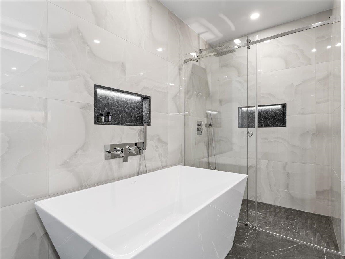 Powder Room Photo of 705 1342 Johnston Road, White Rock, BC