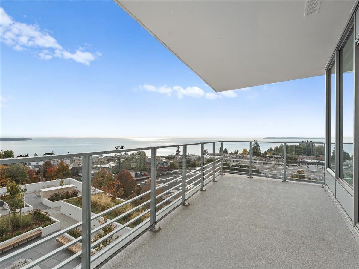 Primary Bathroom Photo of 705 1342 Johnston Road, White Rock, BC