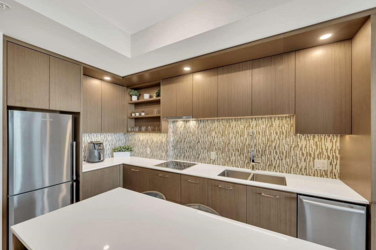 Family Room Photo of 3903 13495 Central Avenue, Surrey, BC