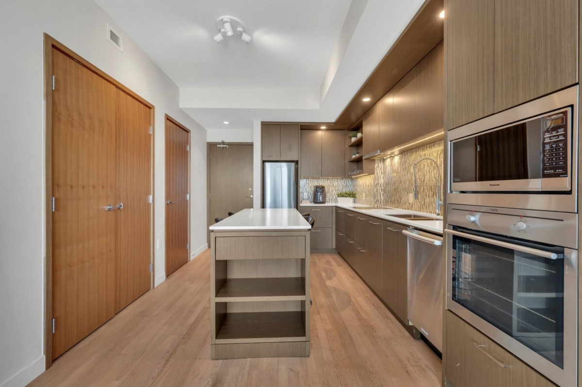 Living Room Photo of 3903 13495 Central Avenue, Surrey, BC