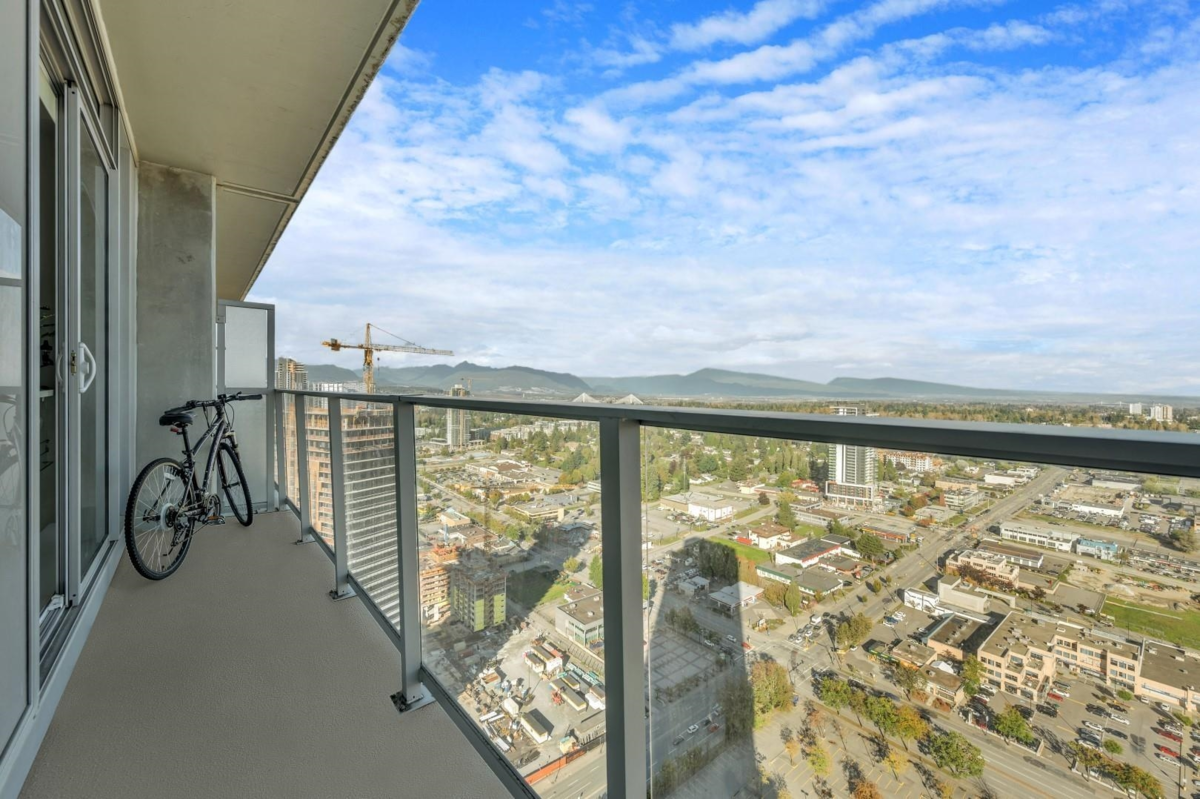 Powder Room Photo of 3903 13495 Central Avenue, Surrey, BC