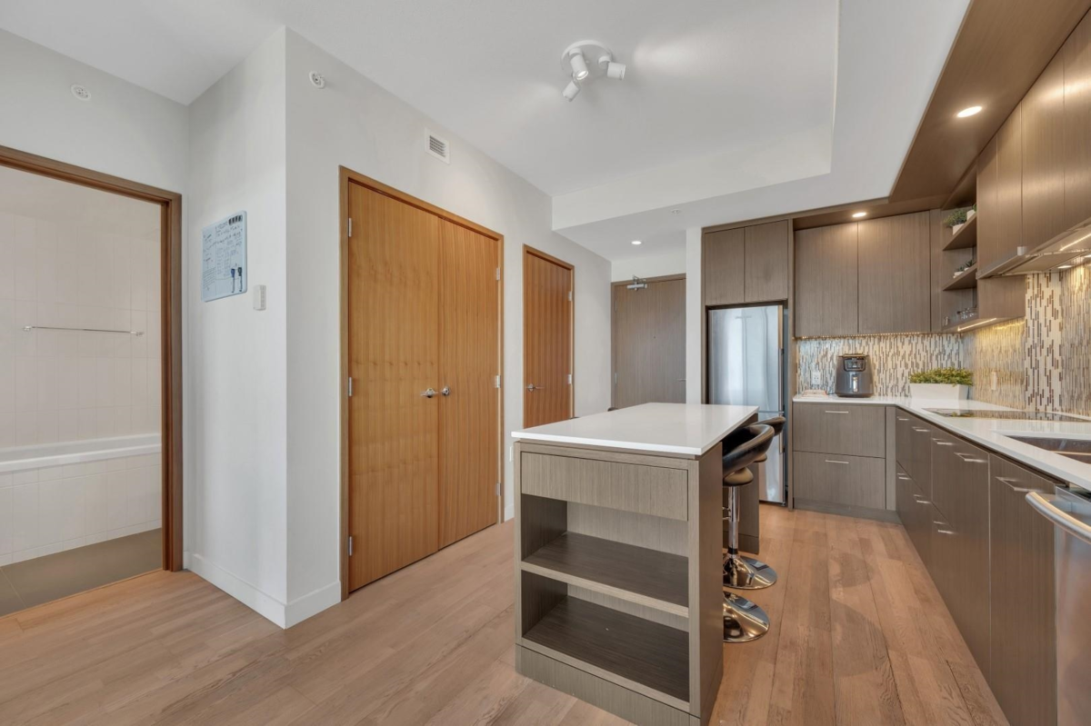 Walk-In Closet Photo of 3903 13495 Central Avenue, Surrey, BC