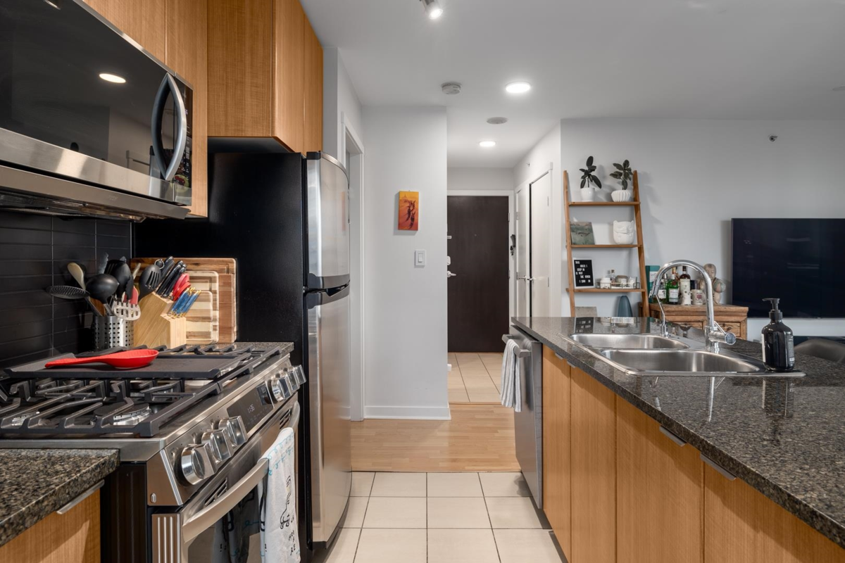 Dining Area Photo of 1107 1010 Richards Street, Vancouver, BC