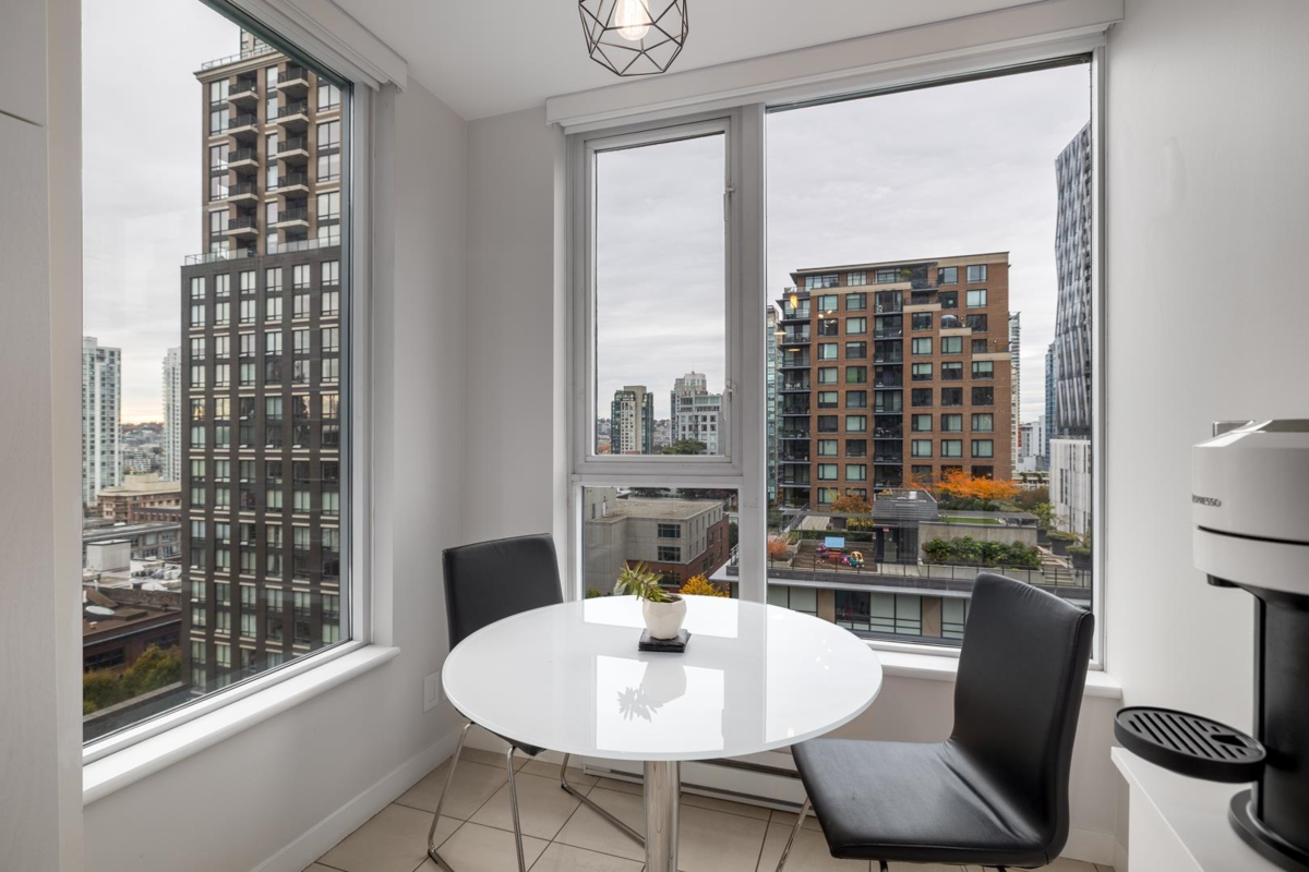 Kitchen Island Photo of 1107 1010 Richards Street, Vancouver, BC