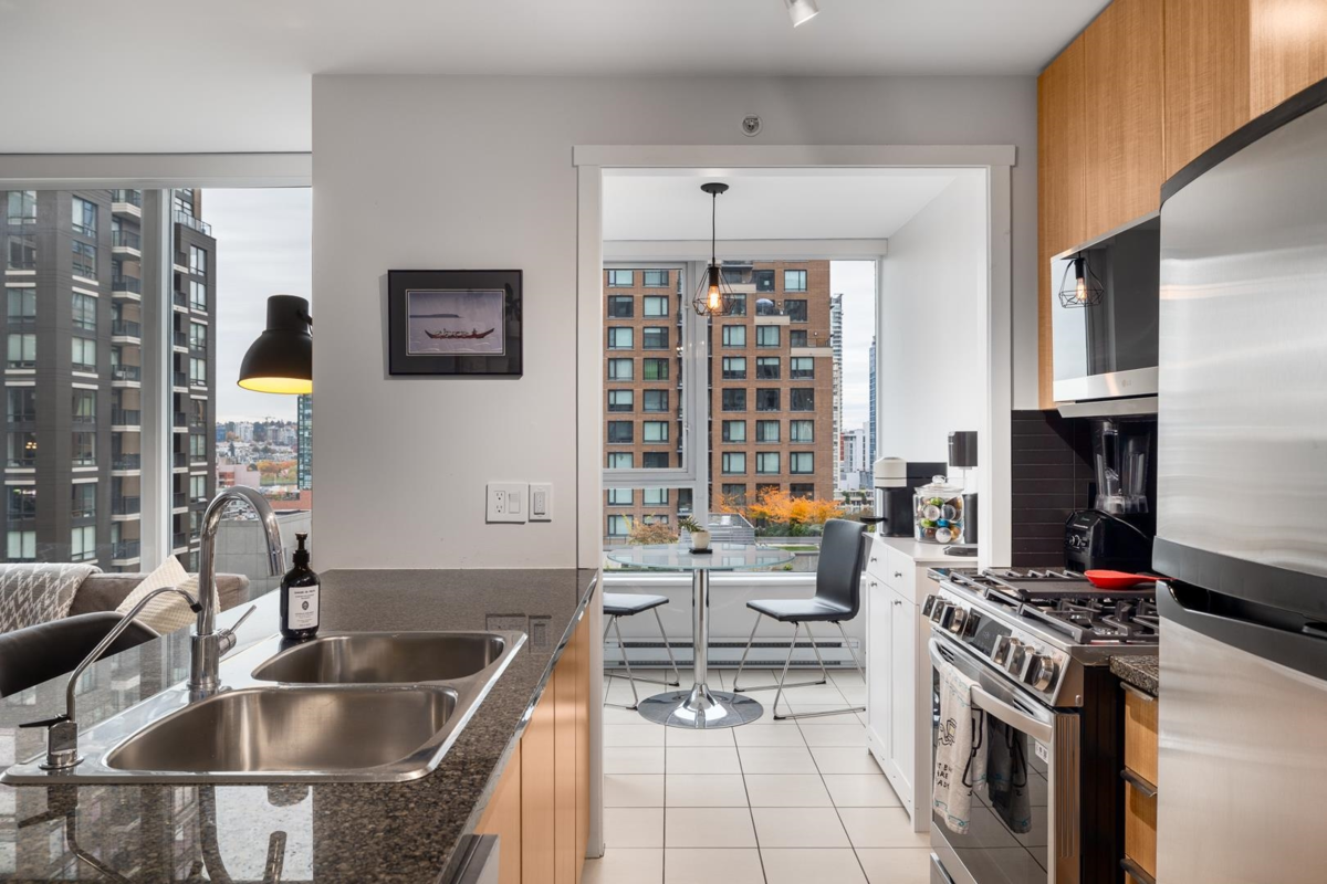 Kitchen Photo of 1107 1010 Richards Street, Vancouver, BC