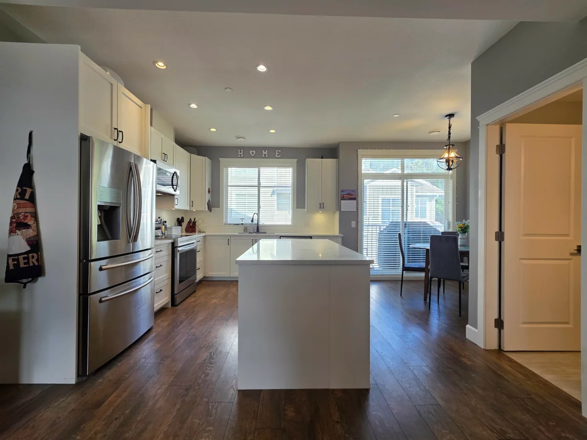 Dining Area Photo of 9 32921 14 Avenue, Mission, BC