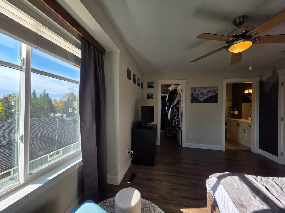 Hallway Photo of 9 32921 14 Avenue, Mission, BC