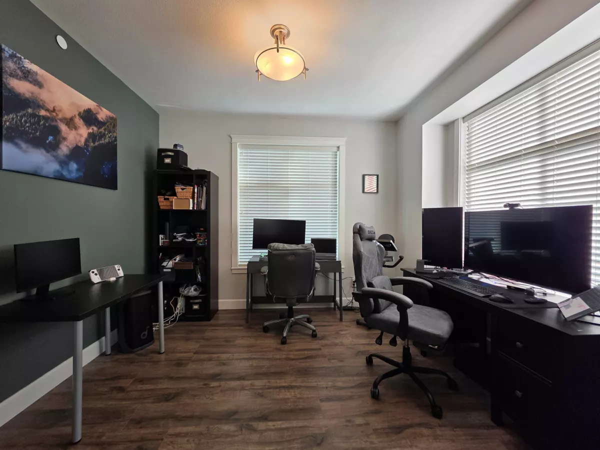 Walk-In Closet Photo of 9 32921 14 Avenue, Mission, BC