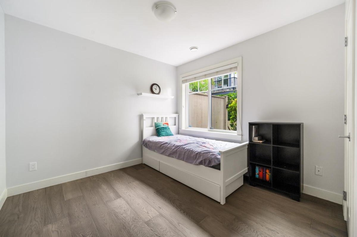 Entry Foyer Photo of 23 15977 26 Avenue, Surrey, BC