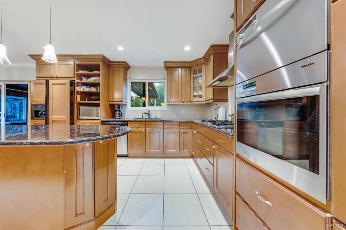 Breakfast Nook Photo of 465 Felton Road, North Vancouver, BC