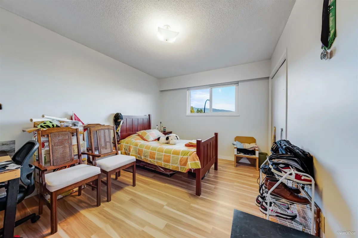 Garage Interior Photo of 465 Felton Road, North Vancouver, BC