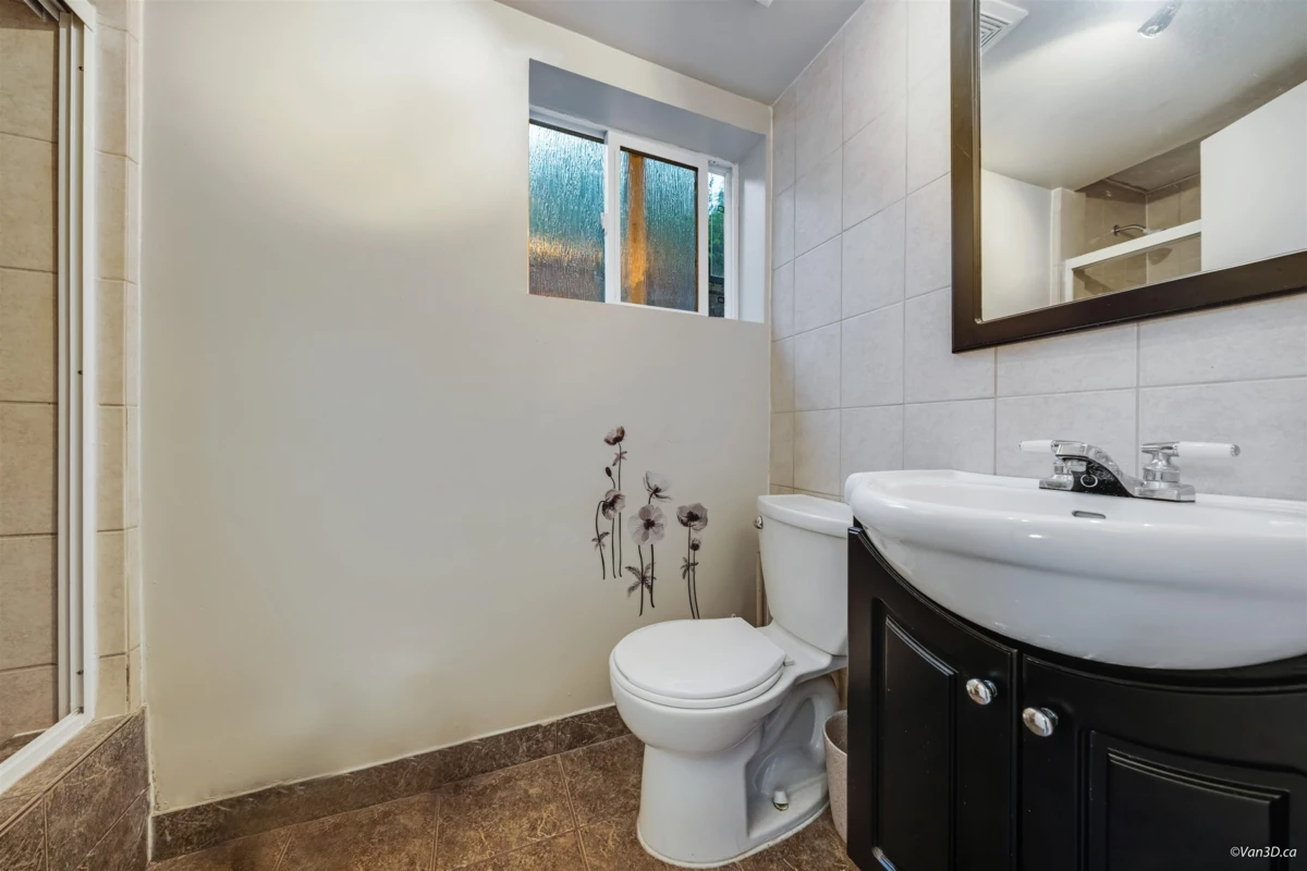 Hot Tub / Spa Photo of 465 Felton Road, North Vancouver, BC