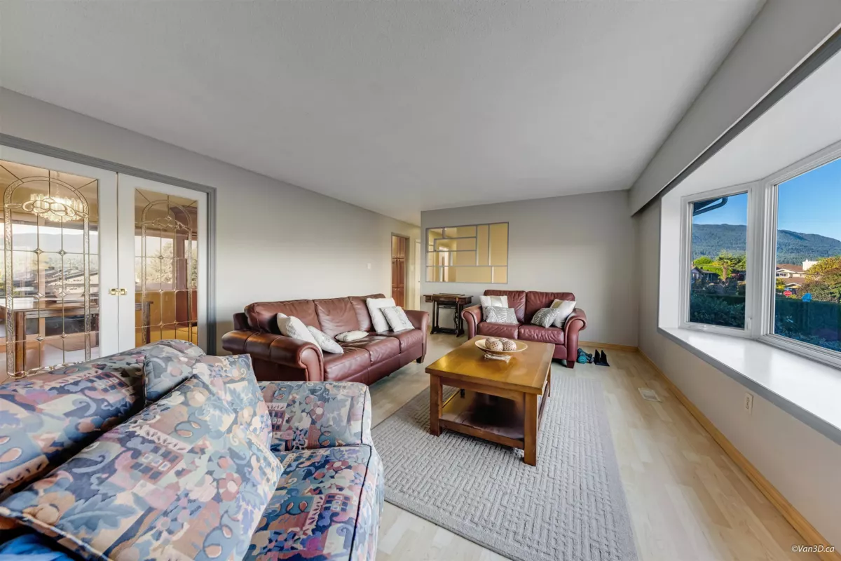 Kitchen Photo of 465 Felton Road, North Vancouver, BC