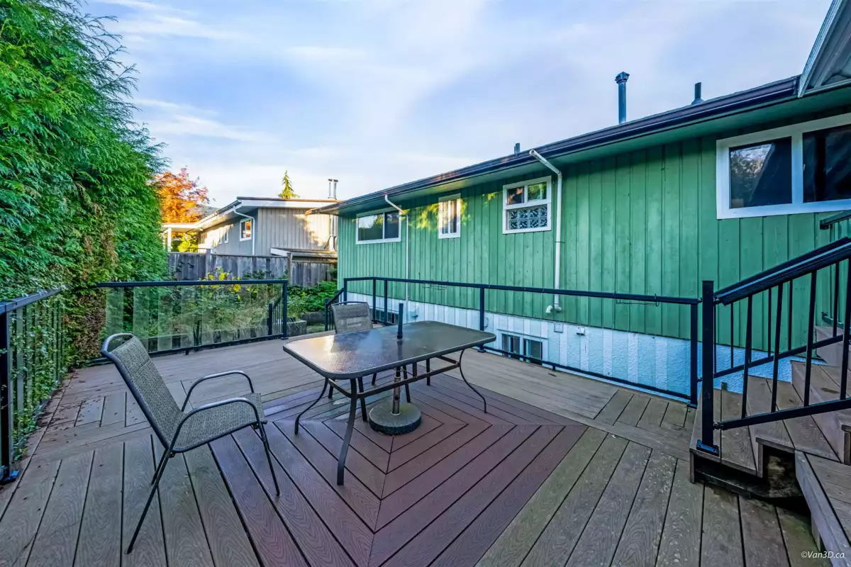 Powder Room Photo of 465 Felton Road, North Vancouver, BC