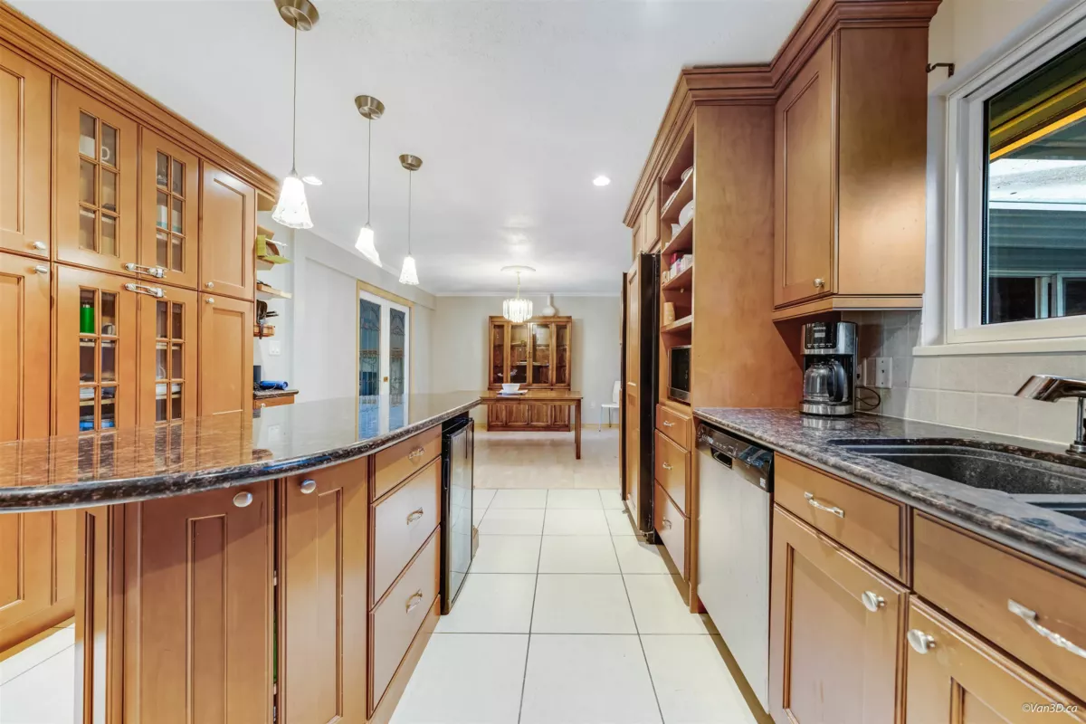 Primary Bathroom Photo of 465 Felton Road, North Vancouver, BC