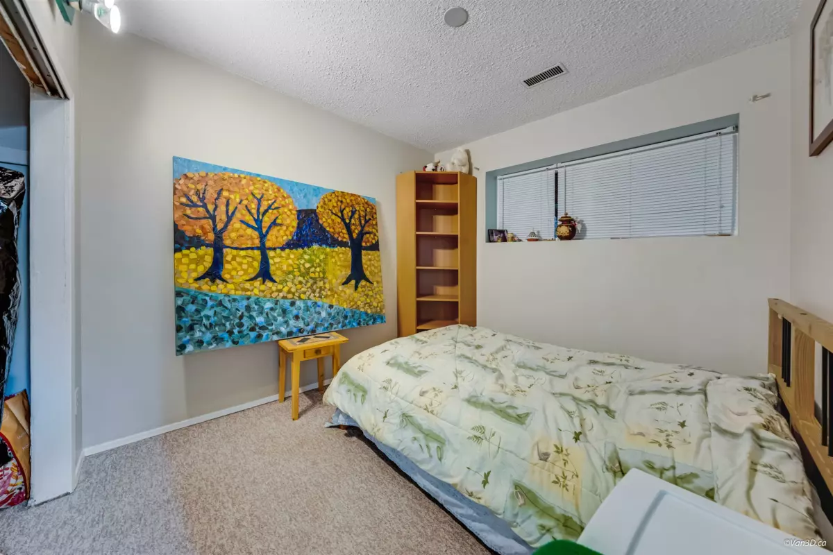 Swimming Pool Photo of 465 Felton Road, North Vancouver, BC