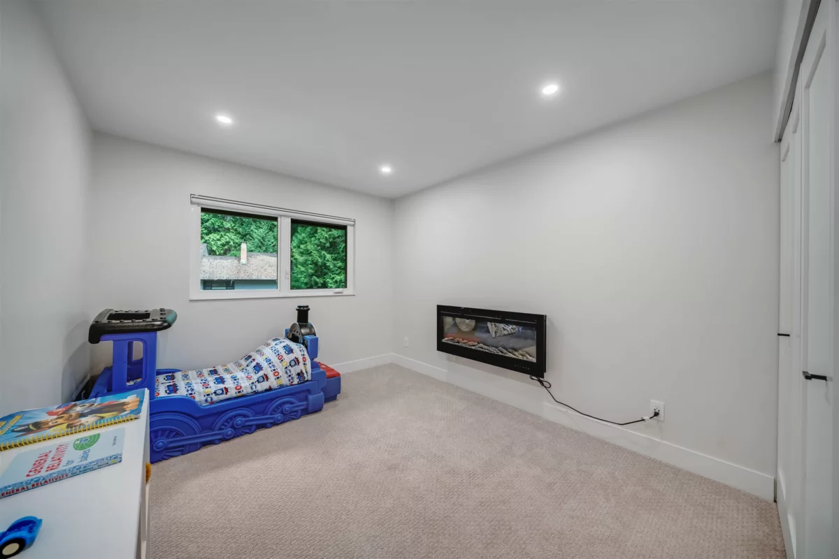 Basement Recreation Room Photo of 867 Frederick Road, North Vancouver, BC