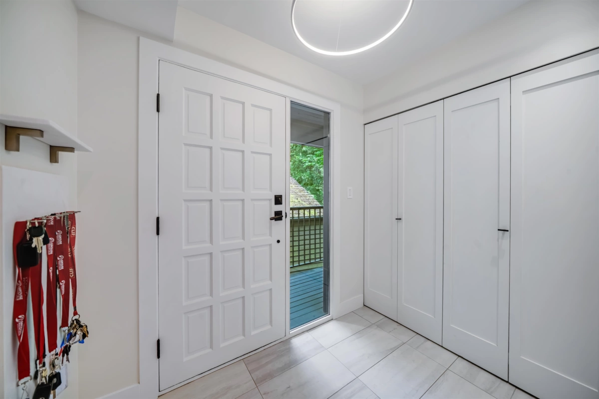 Front Yard Photo of 867 Frederick Road, North Vancouver, BC