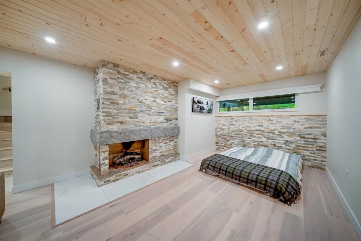 Hallway Photo of 867 Frederick Road, North Vancouver, BC