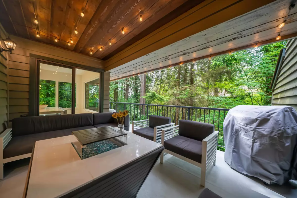 Powder Room Photo of 867 Frederick Road, North Vancouver, BC