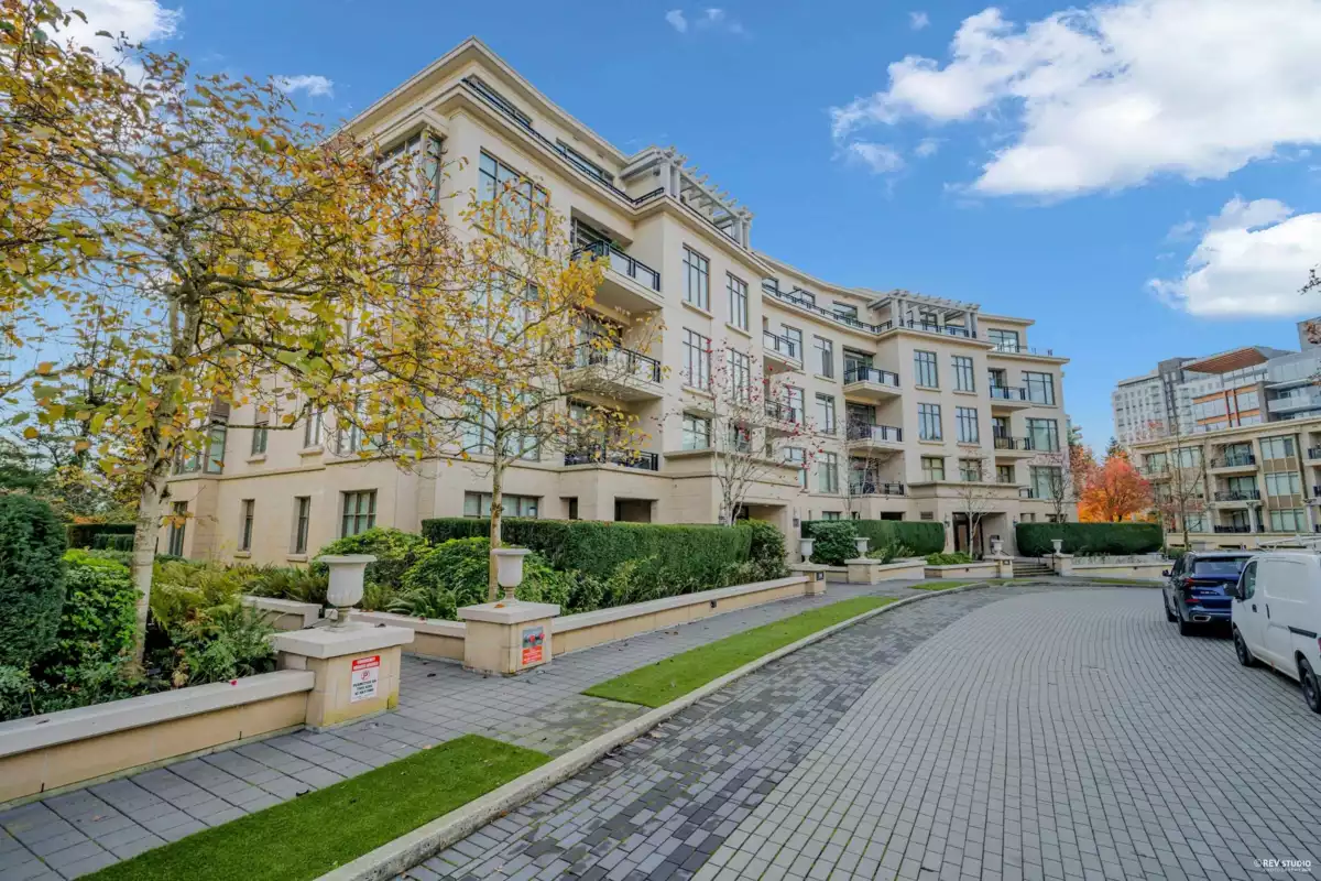 Hot Tub / Spa Photo of 303 568 Waters Edge Crescent, West Vancouver, BC