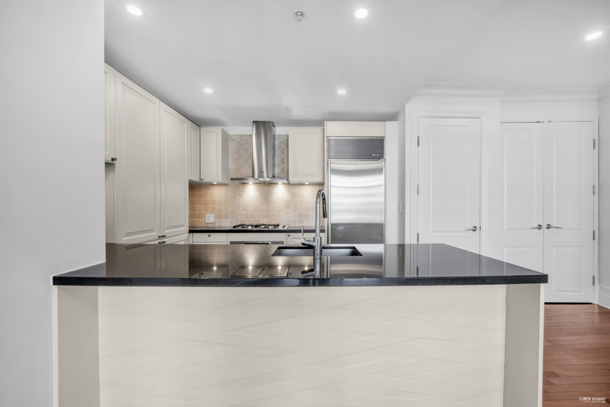 Kitchen Photo of 303 568 Waters Edge Crescent, West Vancouver, BC