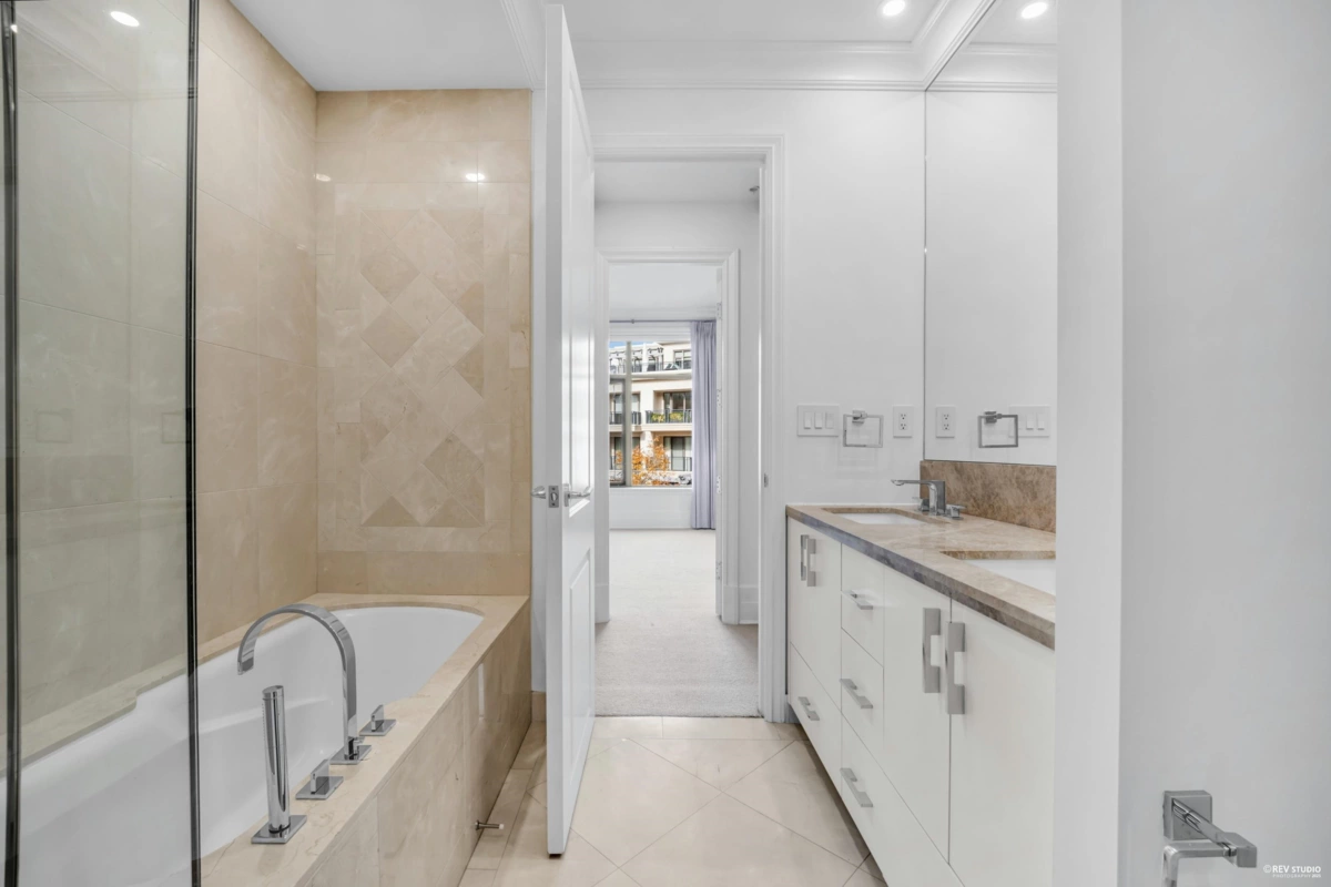 Walk-In Closet Photo of 303 568 Waters Edge Crescent, West Vancouver, BC