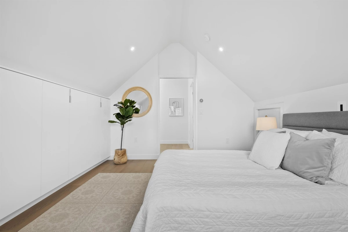 Backyard Photo of 2 2253 Grant Street, Vancouver, BC