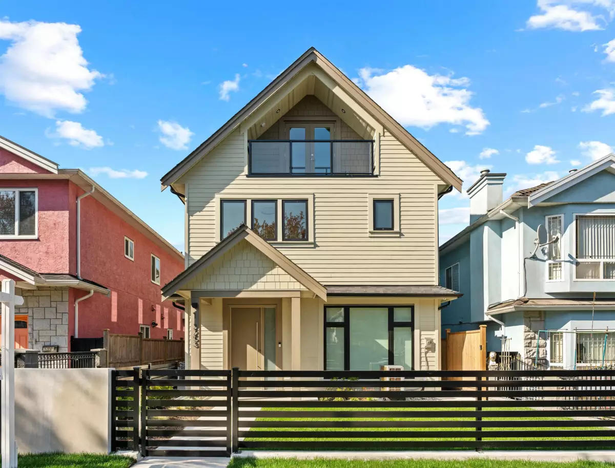 Exterior Front Photo of 2 2253 Grant Street, Vancouver, BC