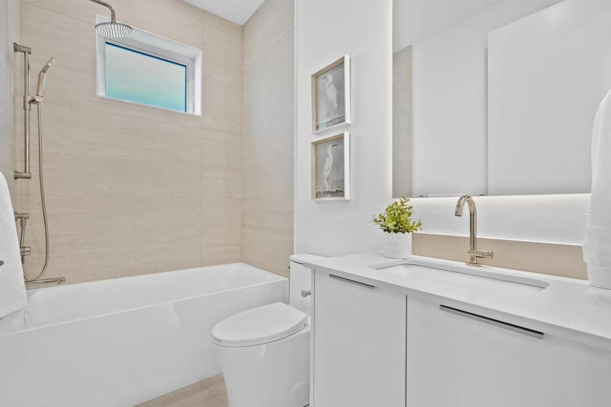 Hallway Photo of 2 2253 Grant Street, Vancouver, BC