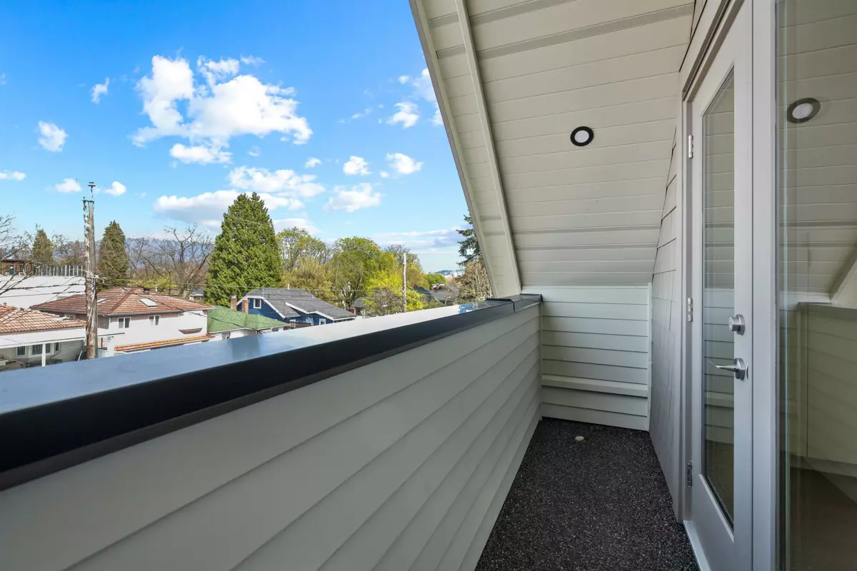 Swimming Pool Photo of 2 2253 Grant Street, Vancouver, BC